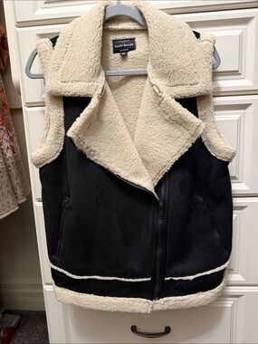 New Haute Monde Black and Cream Faux Shearling Moto Vest